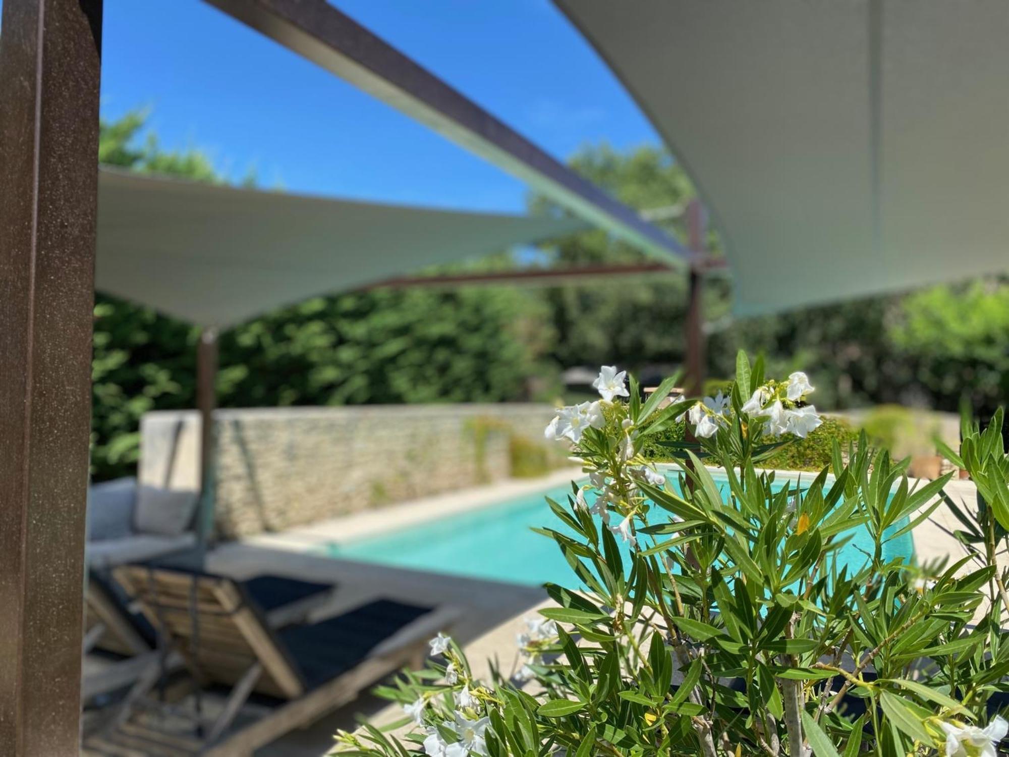Mas Oréa côté piscine Gordes Extérieur photo